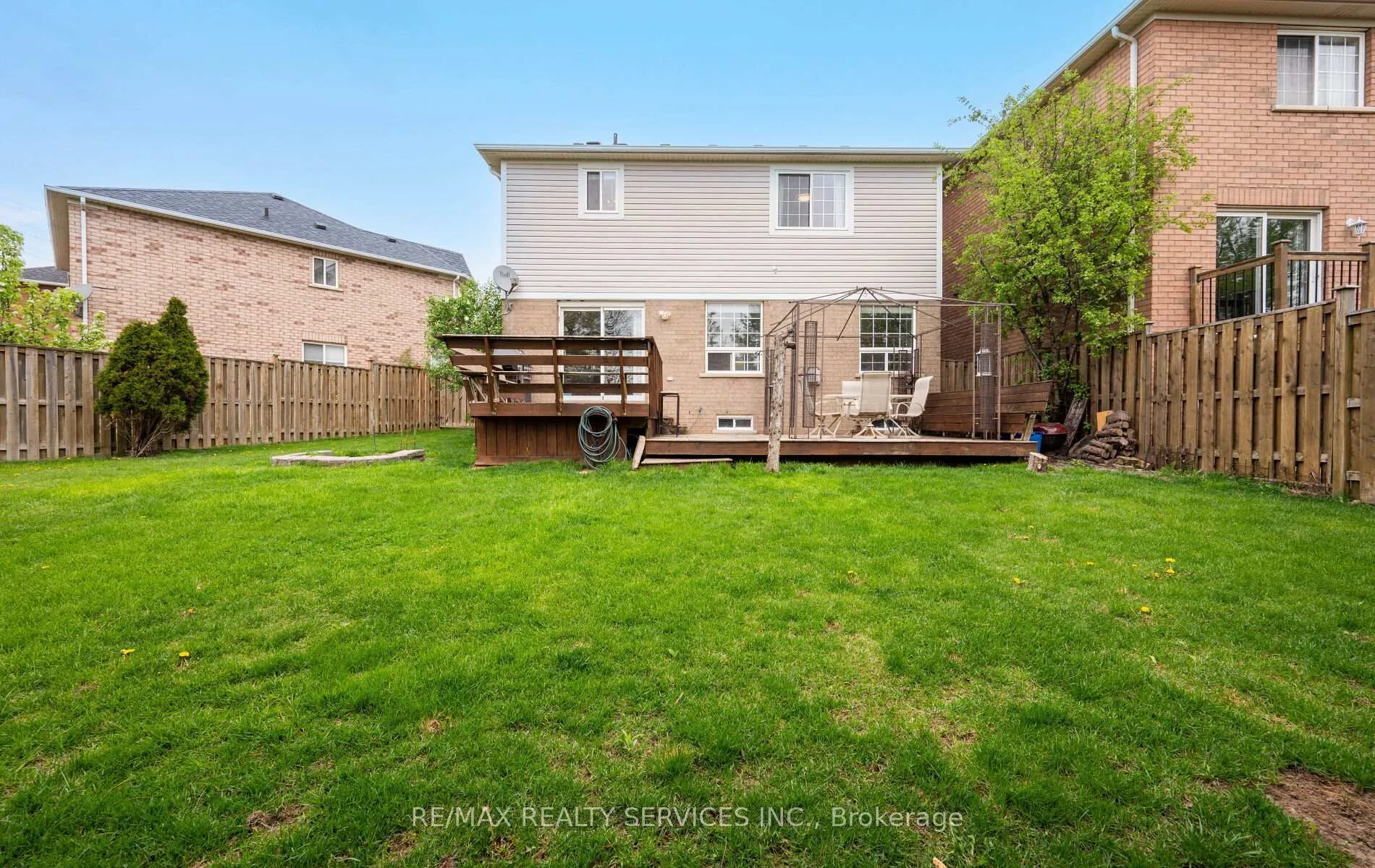 Photo 35 of 74 Earl Grey Crescent, Brampton, Fletcher's Meadow — HOMEH