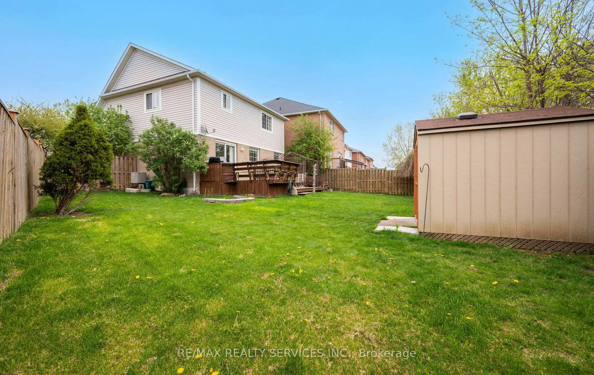 Photo 36 of 74 Earl Grey Crescent, Brampton, Fletcher's Meadow — HOMEH