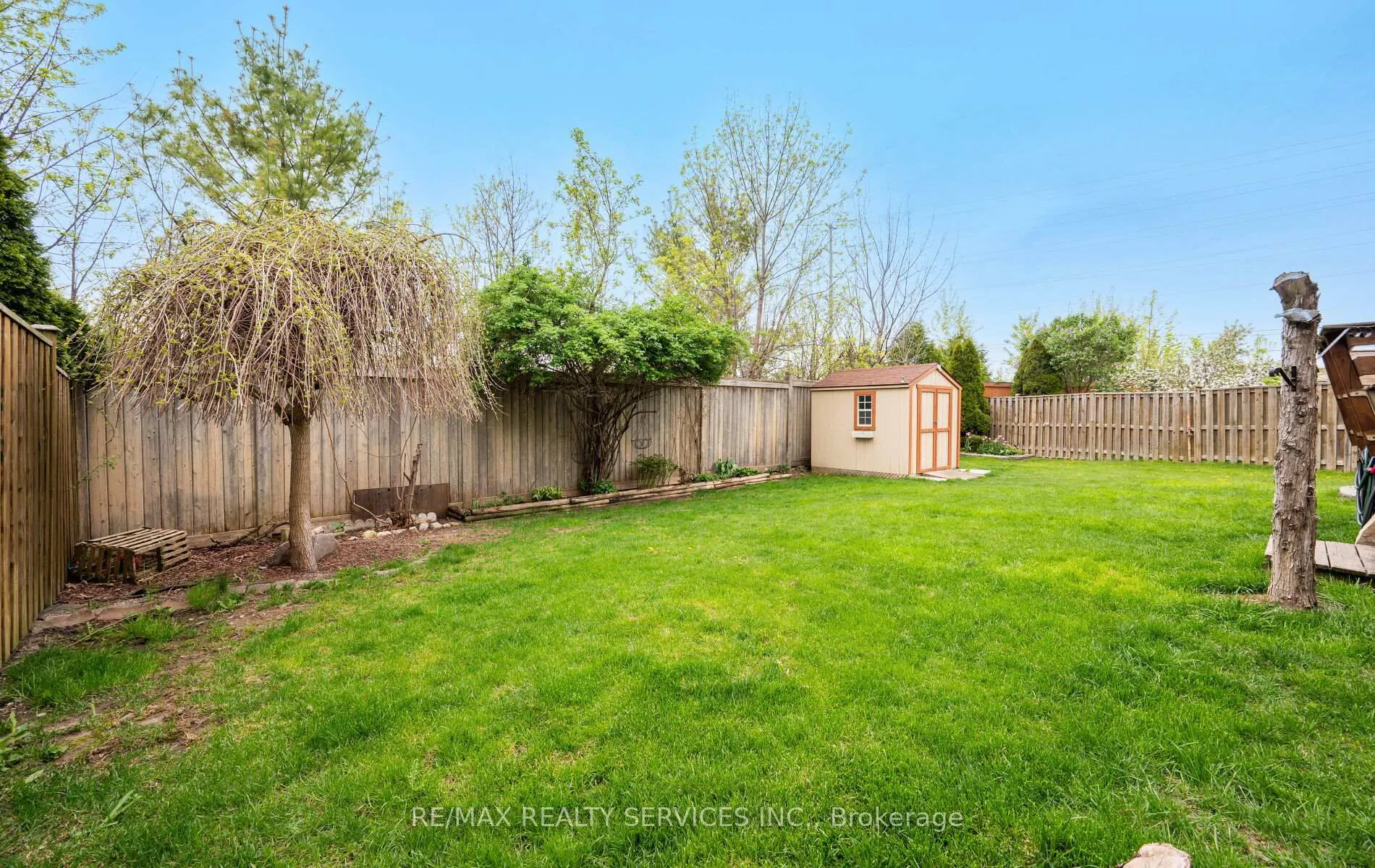 Photo 37 of 74 Earl Grey Crescent, Brampton, Fletcher's Meadow — HOMEH