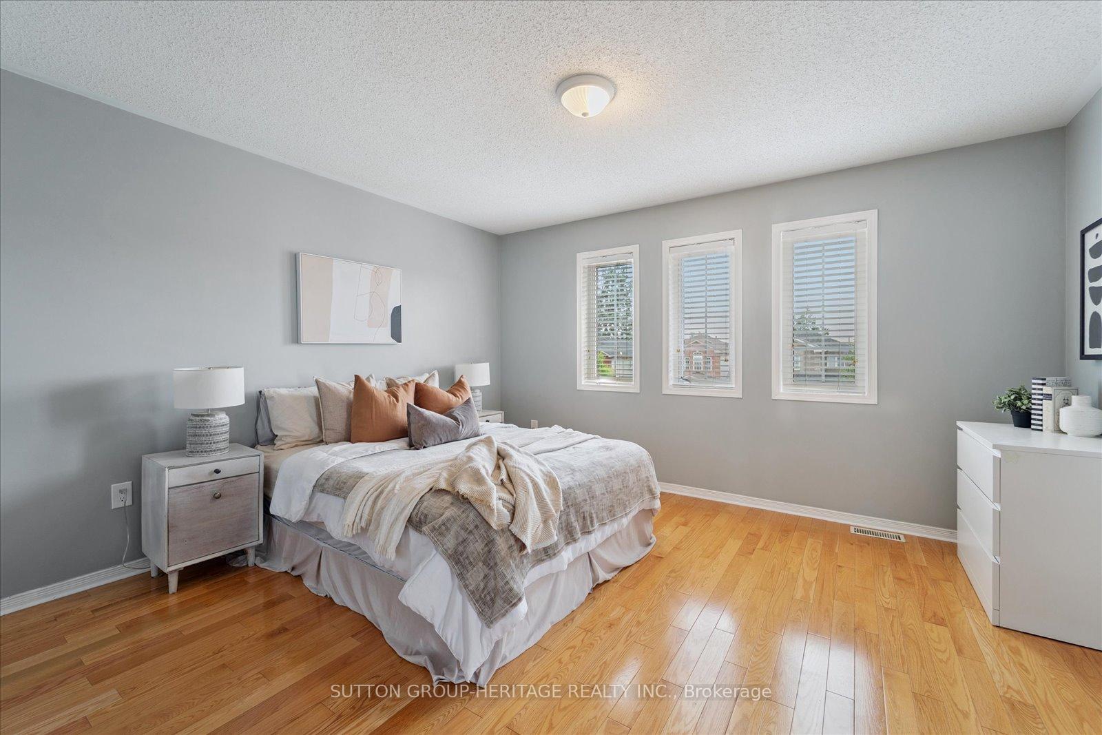 Photo 24 of 92 Trudeau Drive, Clarington, Bowmanville — HOMEH