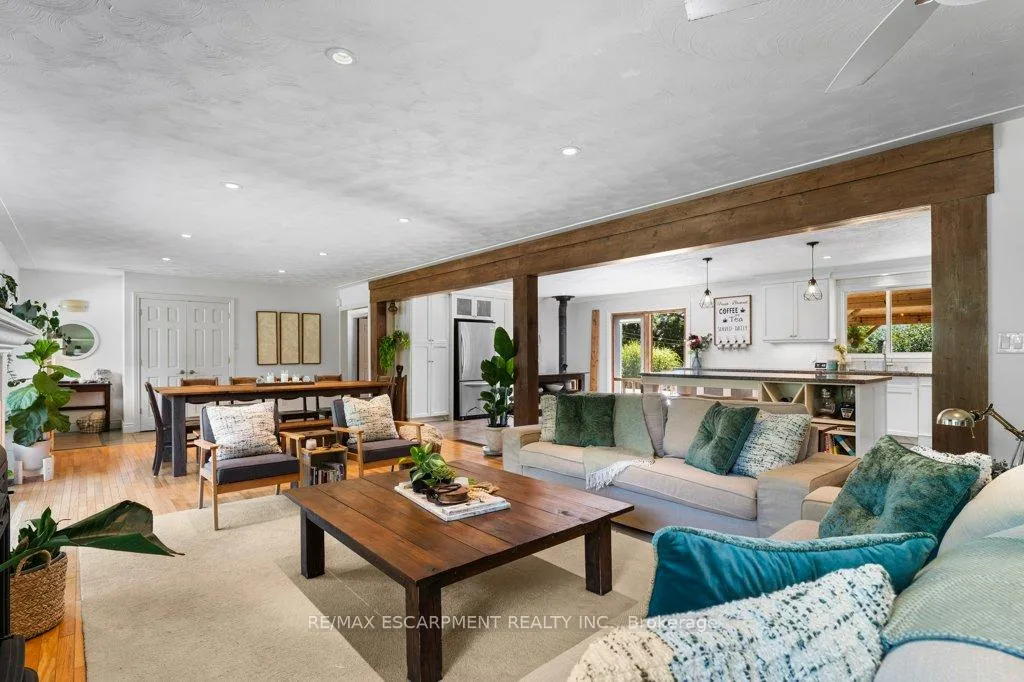 Photo 11 of 974 Safari Road, Hamilton, Rural Flamborough — HOMEH