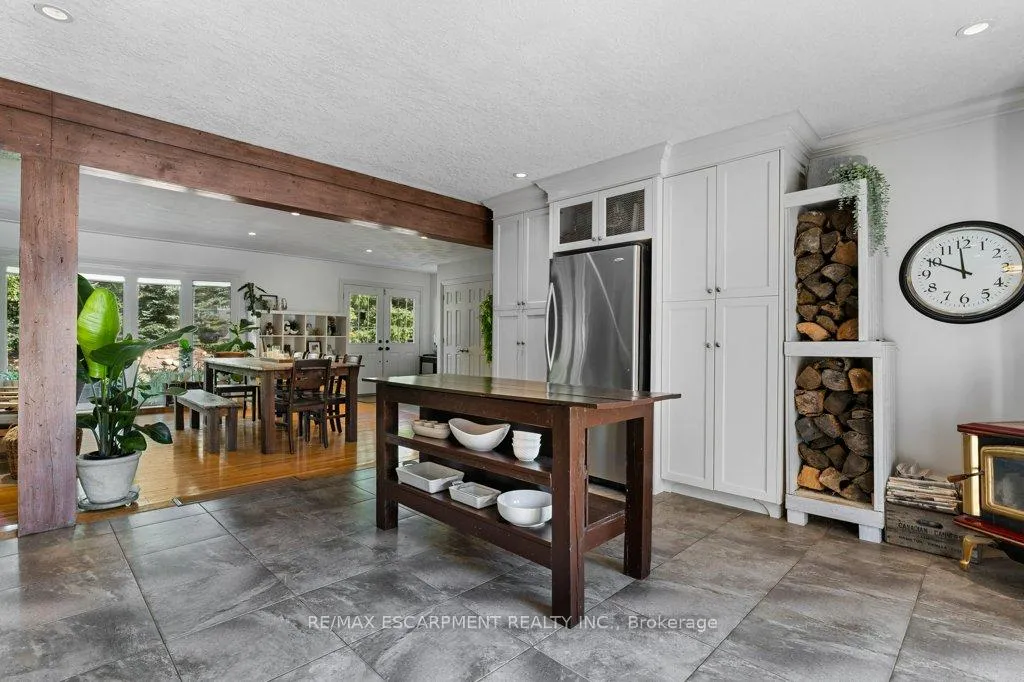 Photo 12 of 974 Safari Road, Hamilton, Rural Flamborough — HOMEH