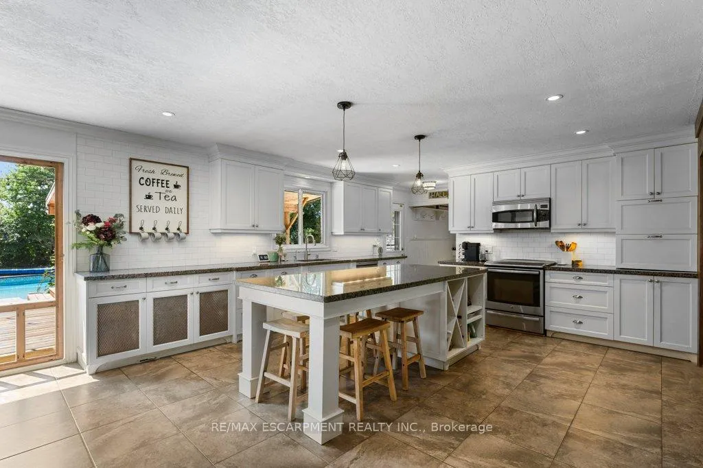 Photo 13 of 974 Safari Road, Hamilton, Rural Flamborough — HOMEH