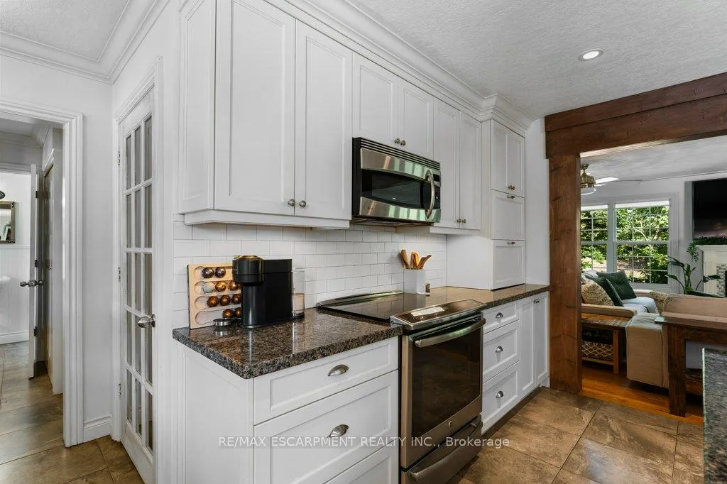 Photo 14 of 974 Safari Road, Hamilton, Rural Flamborough — HOMEH
