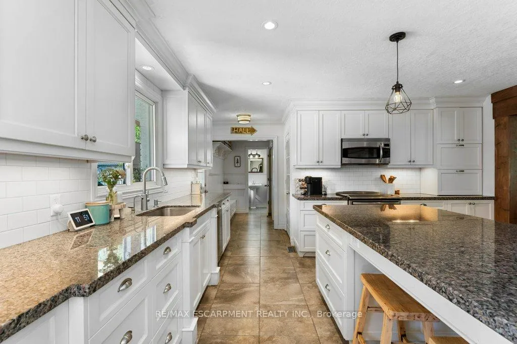 Photo 16 of 974 Safari Road, Hamilton, Rural Flamborough — HOMEH