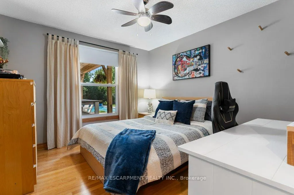 Photo 17 of 974 Safari Road, Hamilton, Rural Flamborough — HOMEH