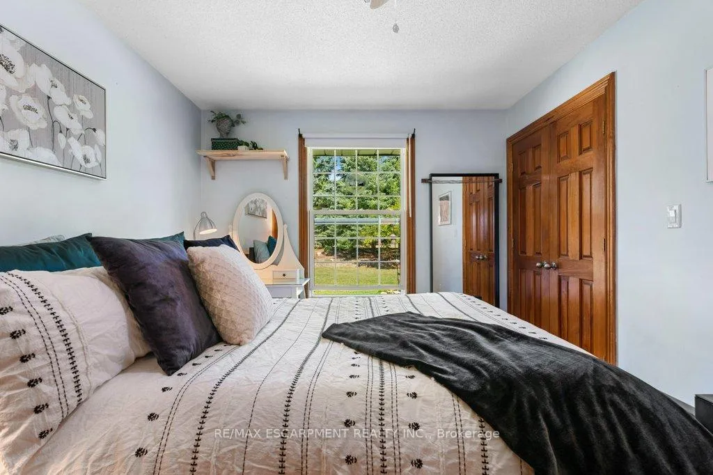 Photo 18 of 974 Safari Road, Hamilton, Rural Flamborough — HOMEH