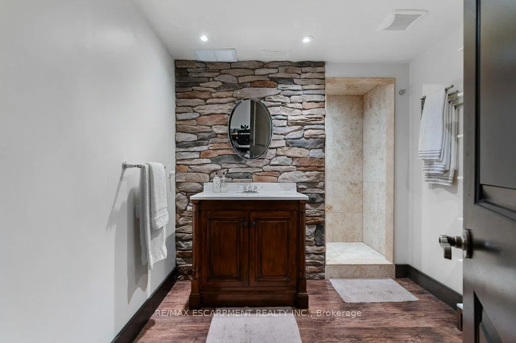 Photo 29 of 974 Safari Road, Hamilton, Rural Flamborough — HOMEH