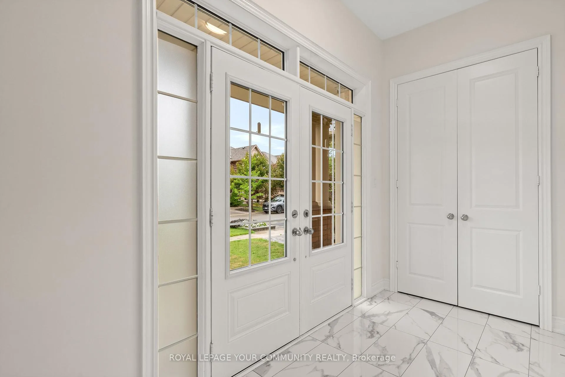 Photo 4 of 23 Pelee Avenue, Vaughan, Kleinburg — HOMEH