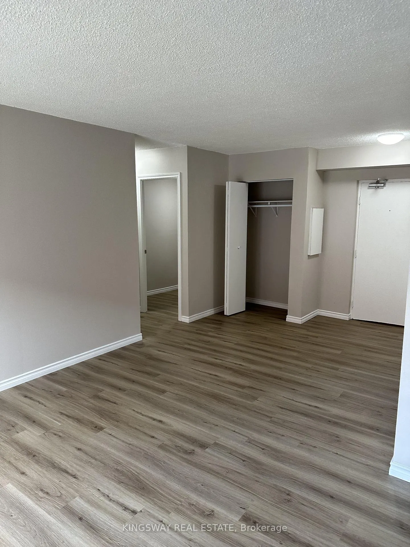 Front of Unit 102, 185 Lisgar Avenue