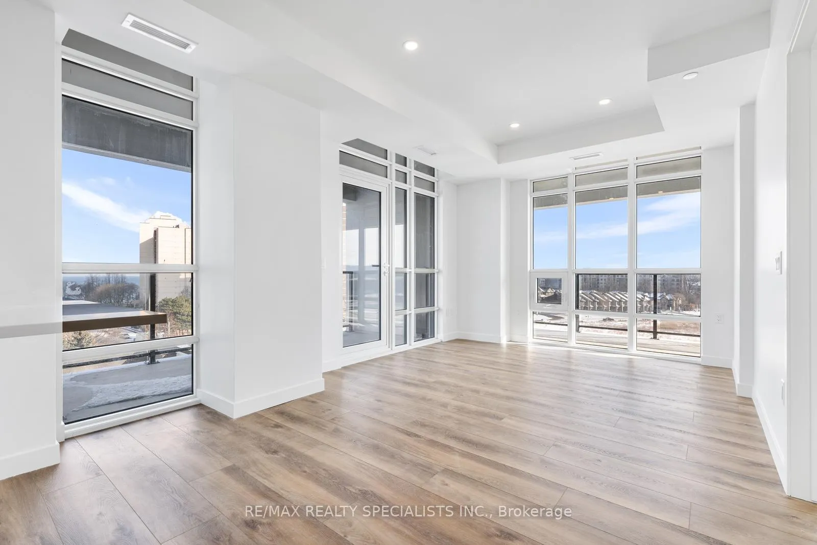 Photo 5 of Unit 708, 461 Green Road, Hamilton, Lakeshore — HOMEH