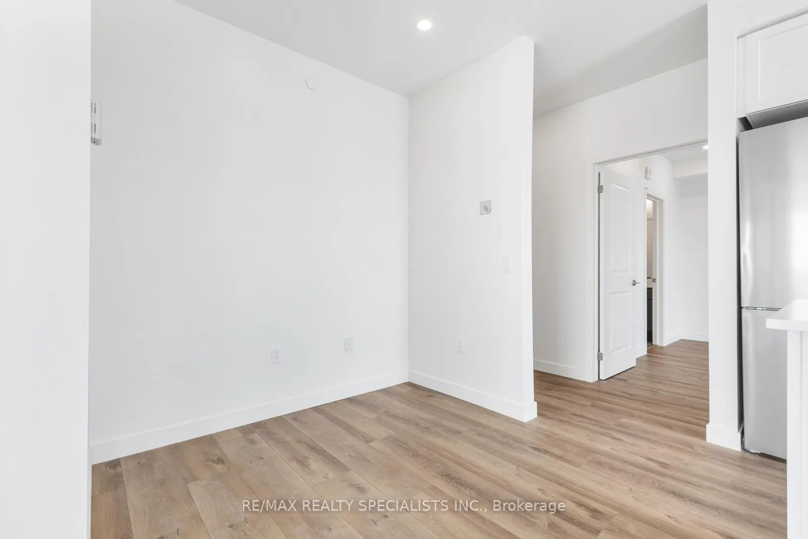 Photo 7 of Unit 708, 461 Green Road, Hamilton, Lakeshore — HOMEH