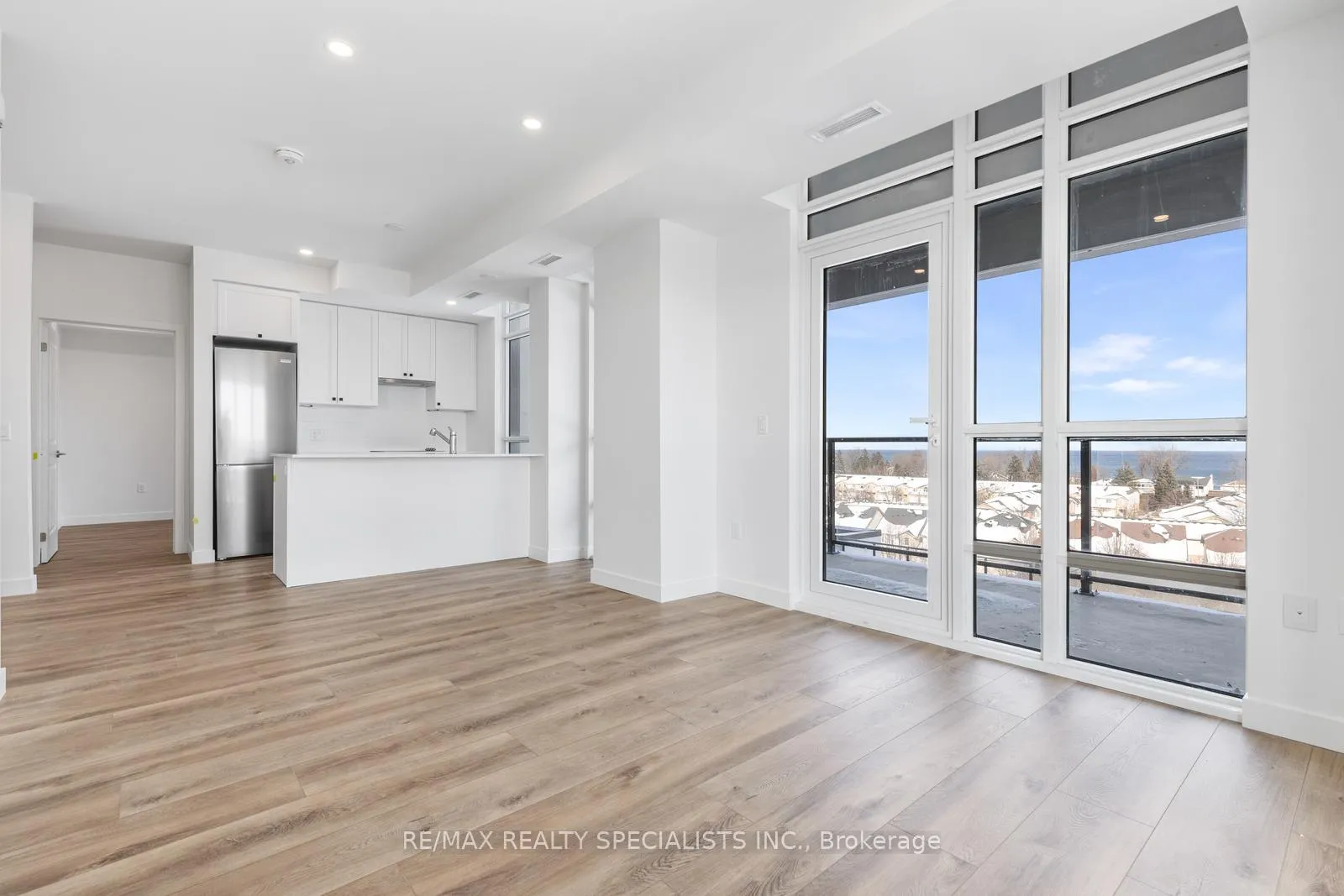 Photo 9 of Unit 708, 461 Green Road, Hamilton, Lakeshore — HOMEH
