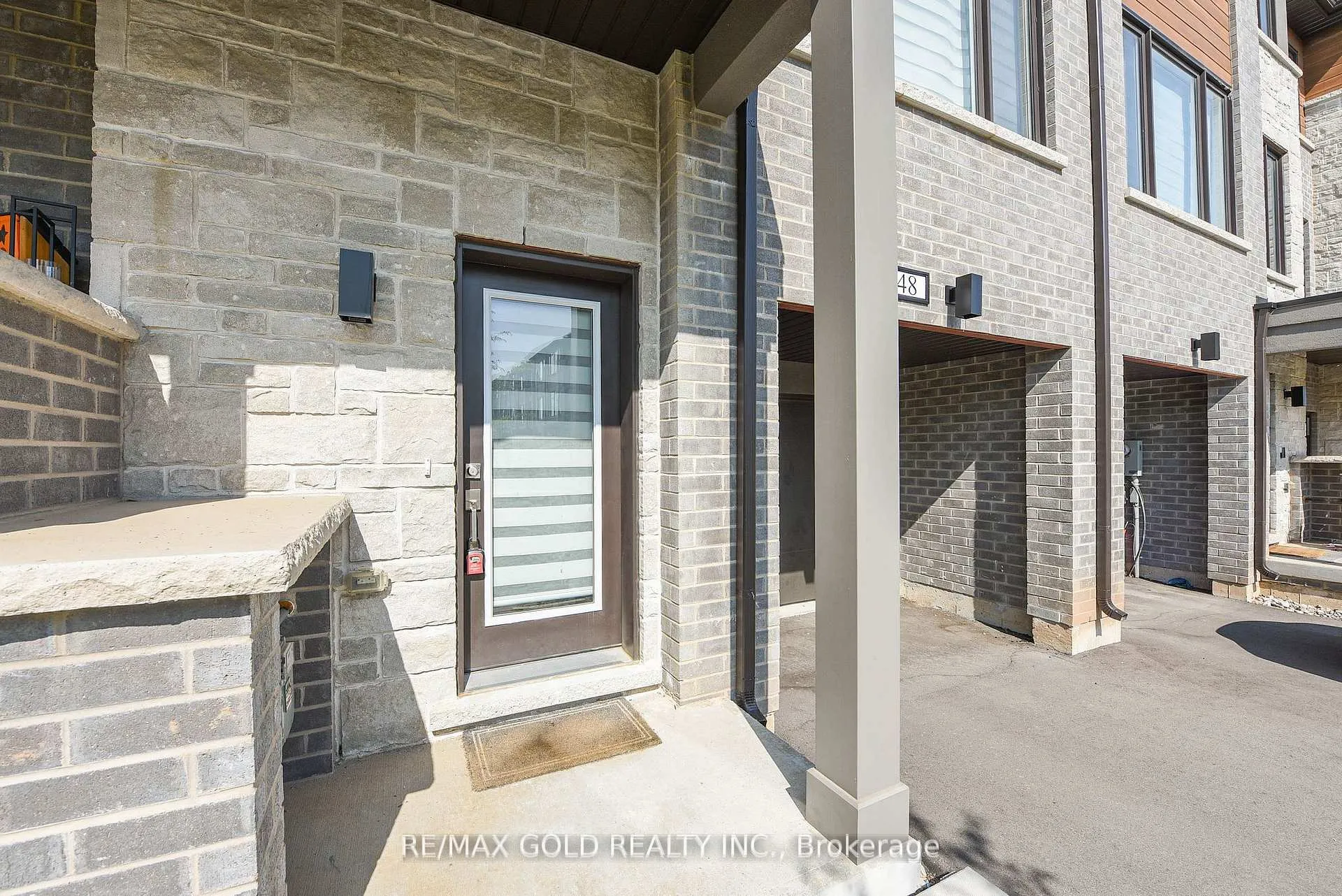 Photo 3 of 48 Windtree Way, Halton Hills, Georgetown — HOMEH