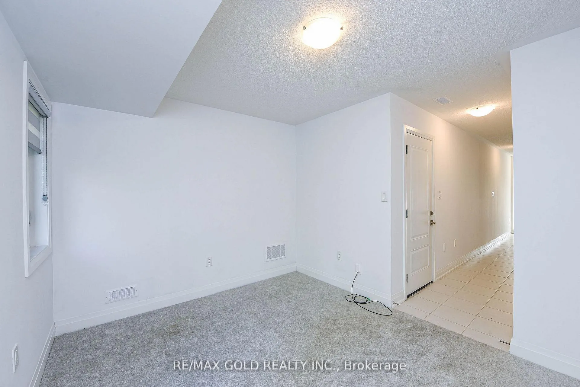 Photo 9 of 48 Windtree Way, Halton Hills, Georgetown — HOMEH