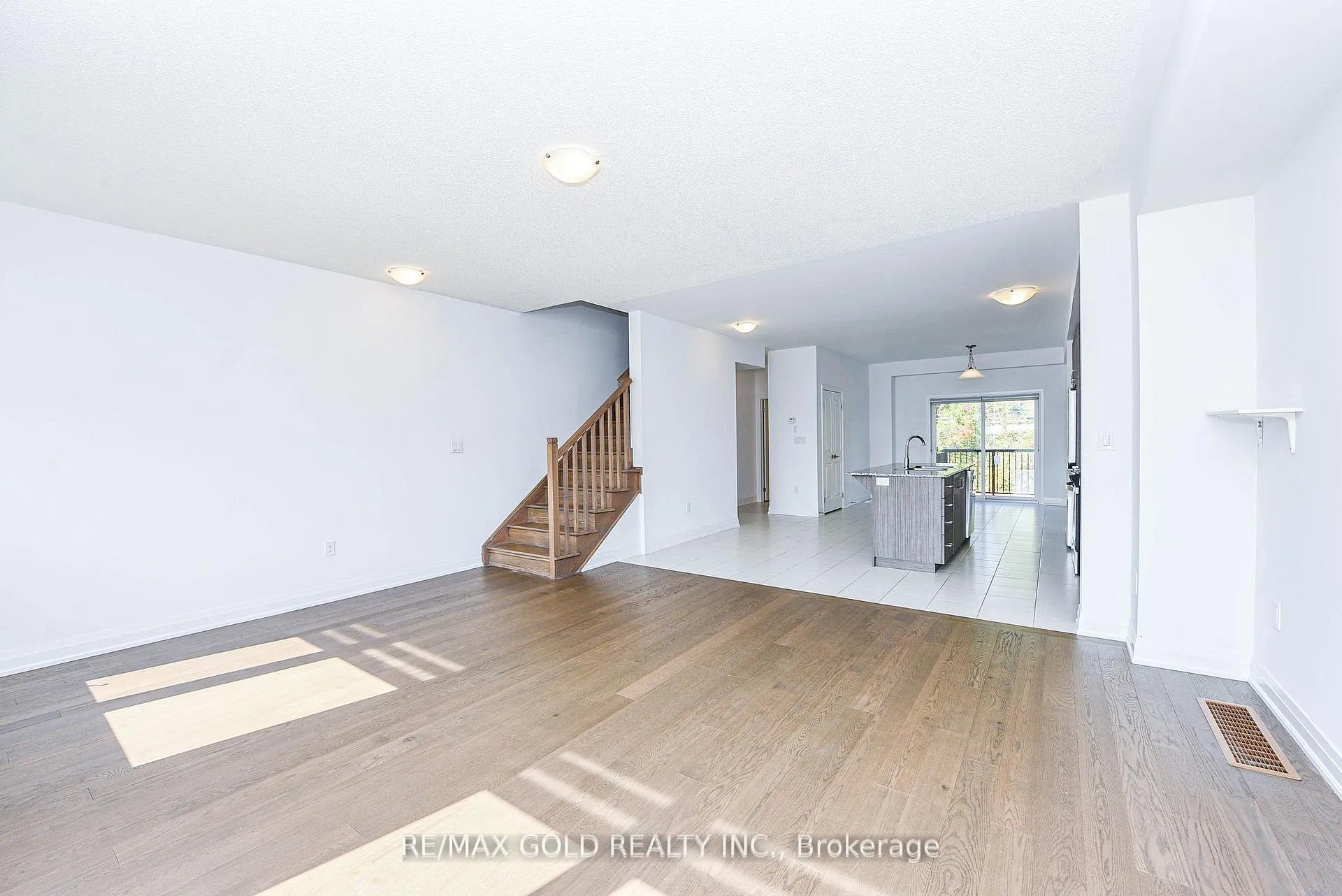 Photo 10 of 48 Windtree Way, Halton Hills, Georgetown — HOMEH