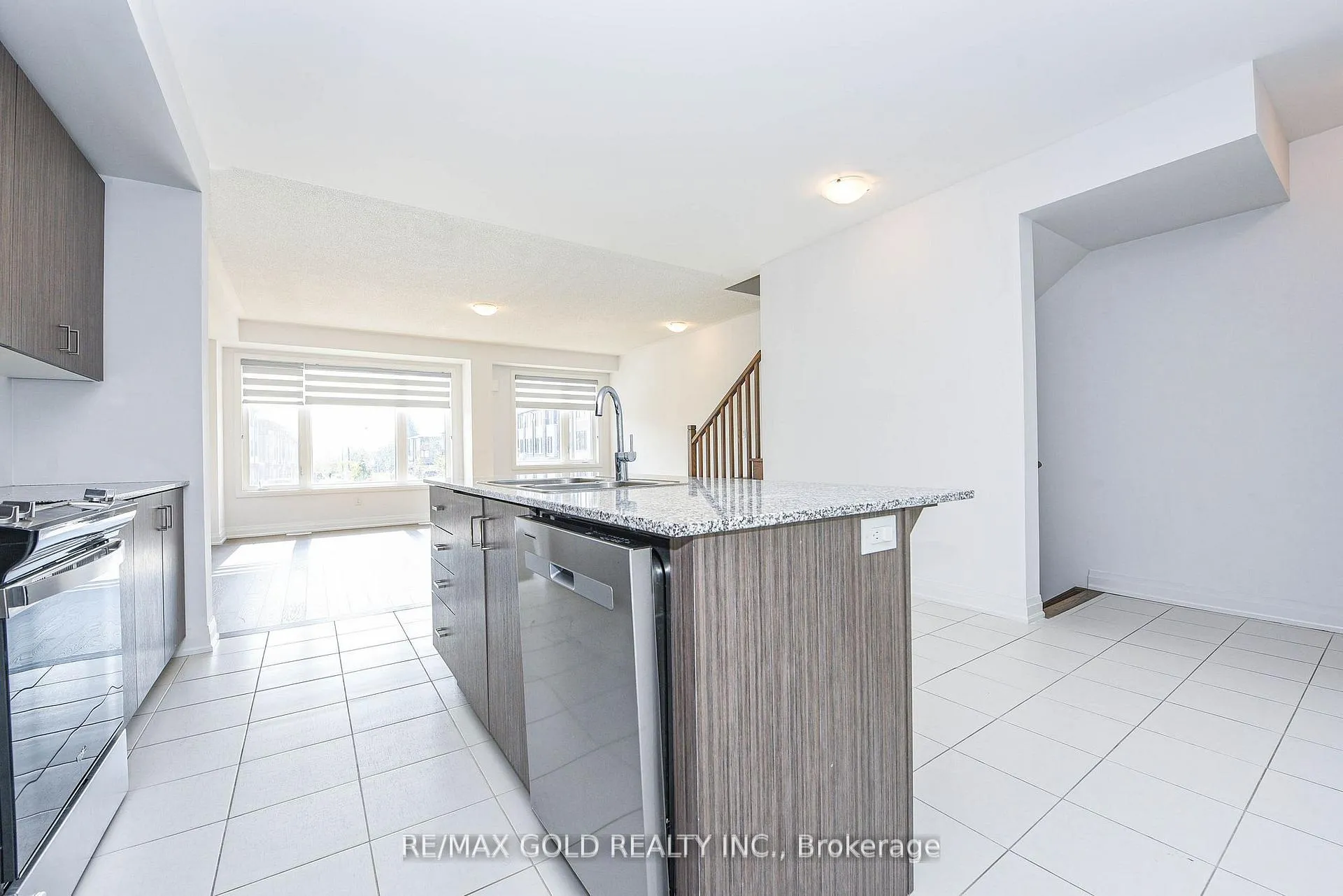 Photo 16 of 48 Windtree Way, Halton Hills, Georgetown — HOMEH