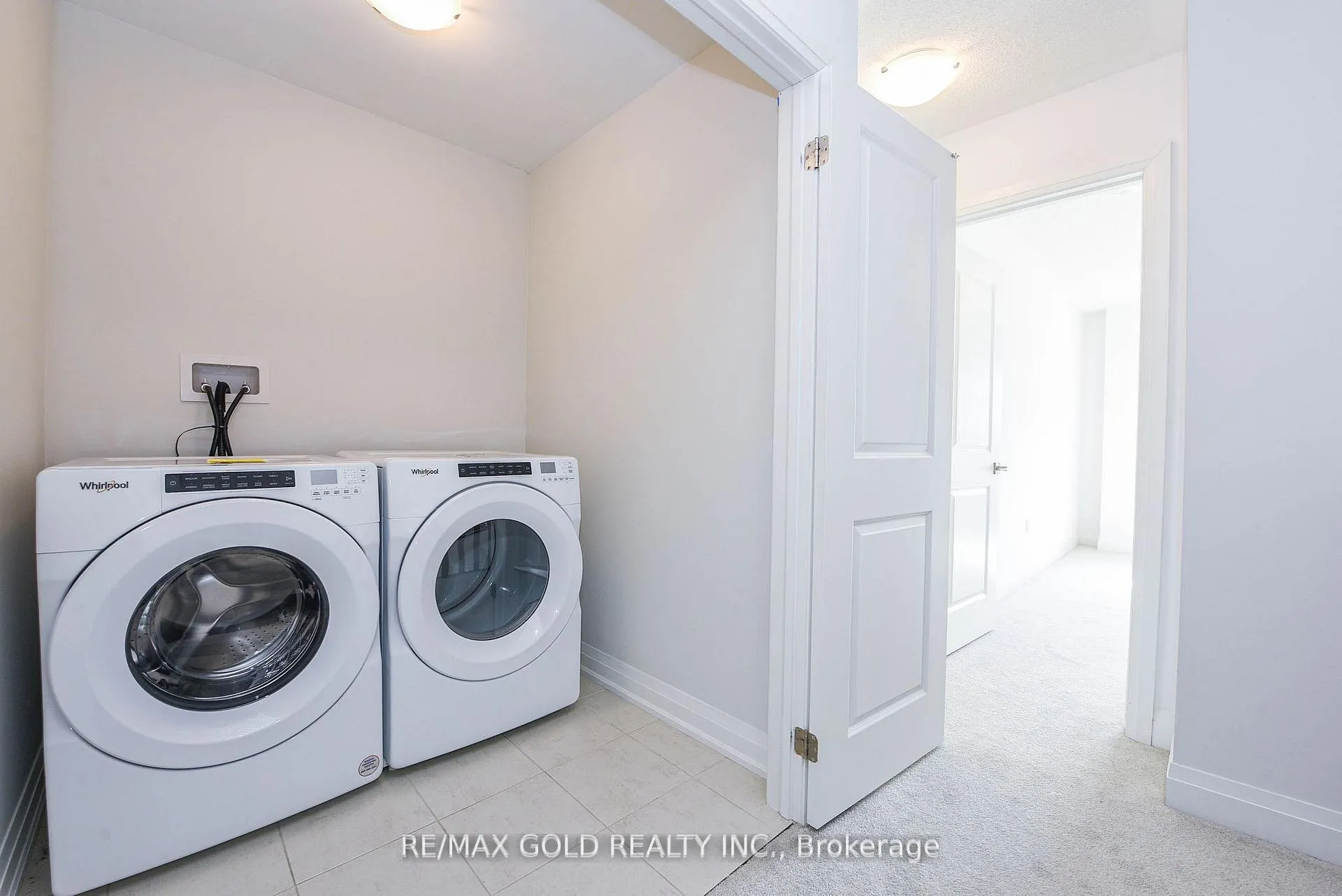 Photo 40 of 48 Windtree Way, Halton Hills, Georgetown — HOMEH