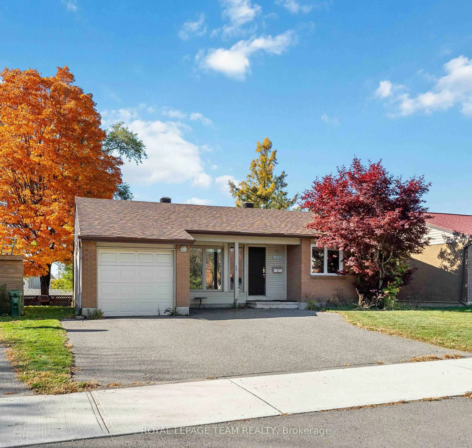Photo 1 of 1094 Alenmede Crescent, Ottawa, Fairfield Heights — HOMEH