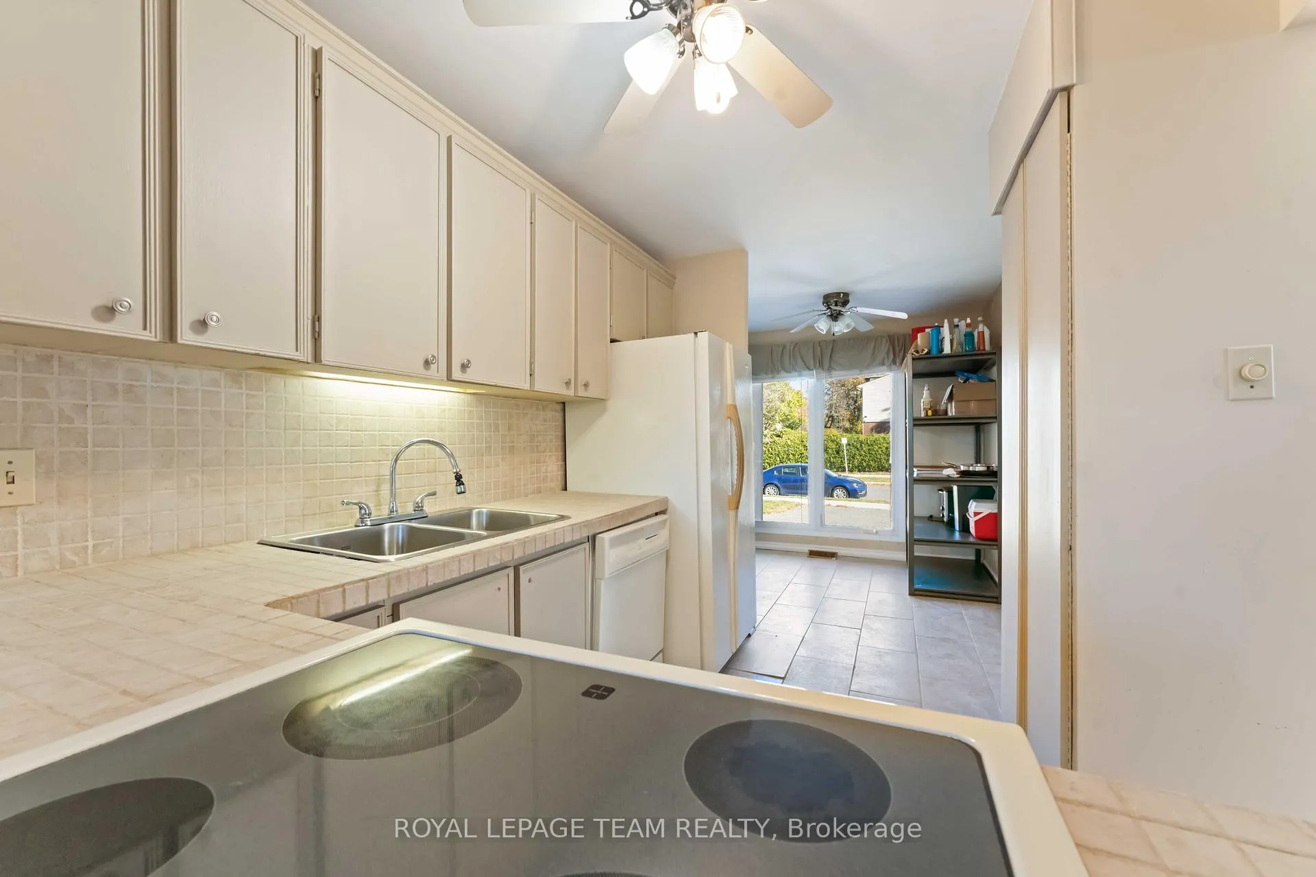 Photo 6 of 1094 Alenmede Crescent, Ottawa, Fairfield Heights — HOMEH