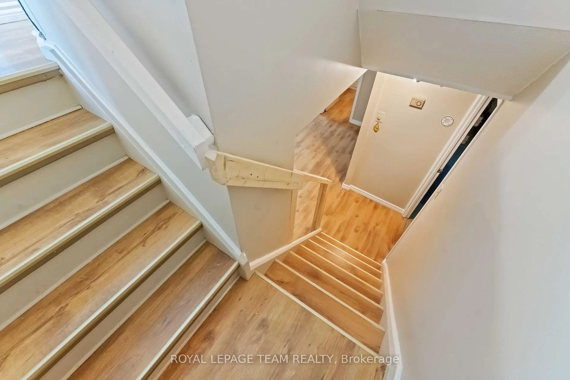 Photo 18 of 1094 Alenmede Crescent, Ottawa, Fairfield Heights — HOMEH