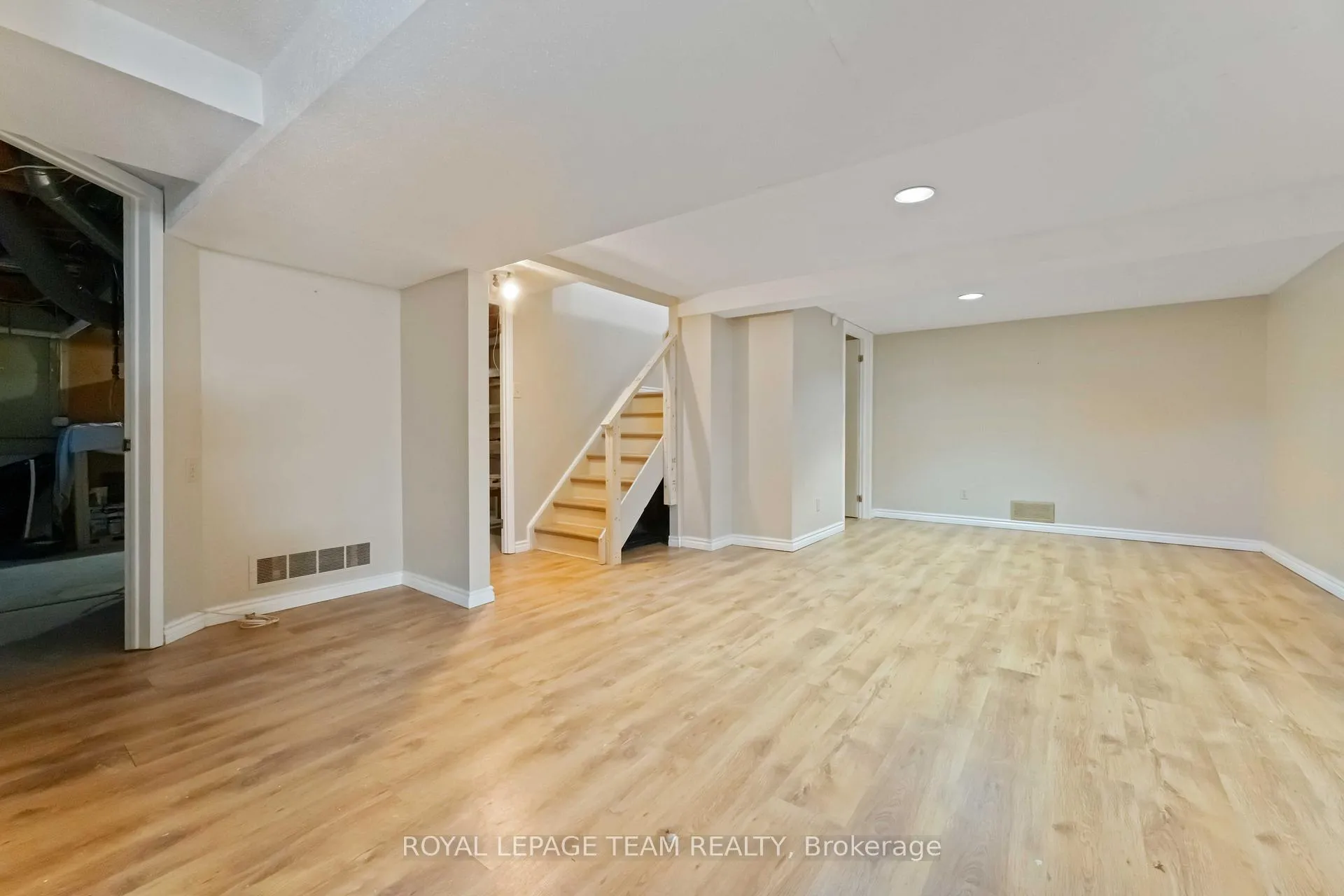 Photo 21 of 1094 Alenmede Crescent, Ottawa, Fairfield Heights — HOMEH