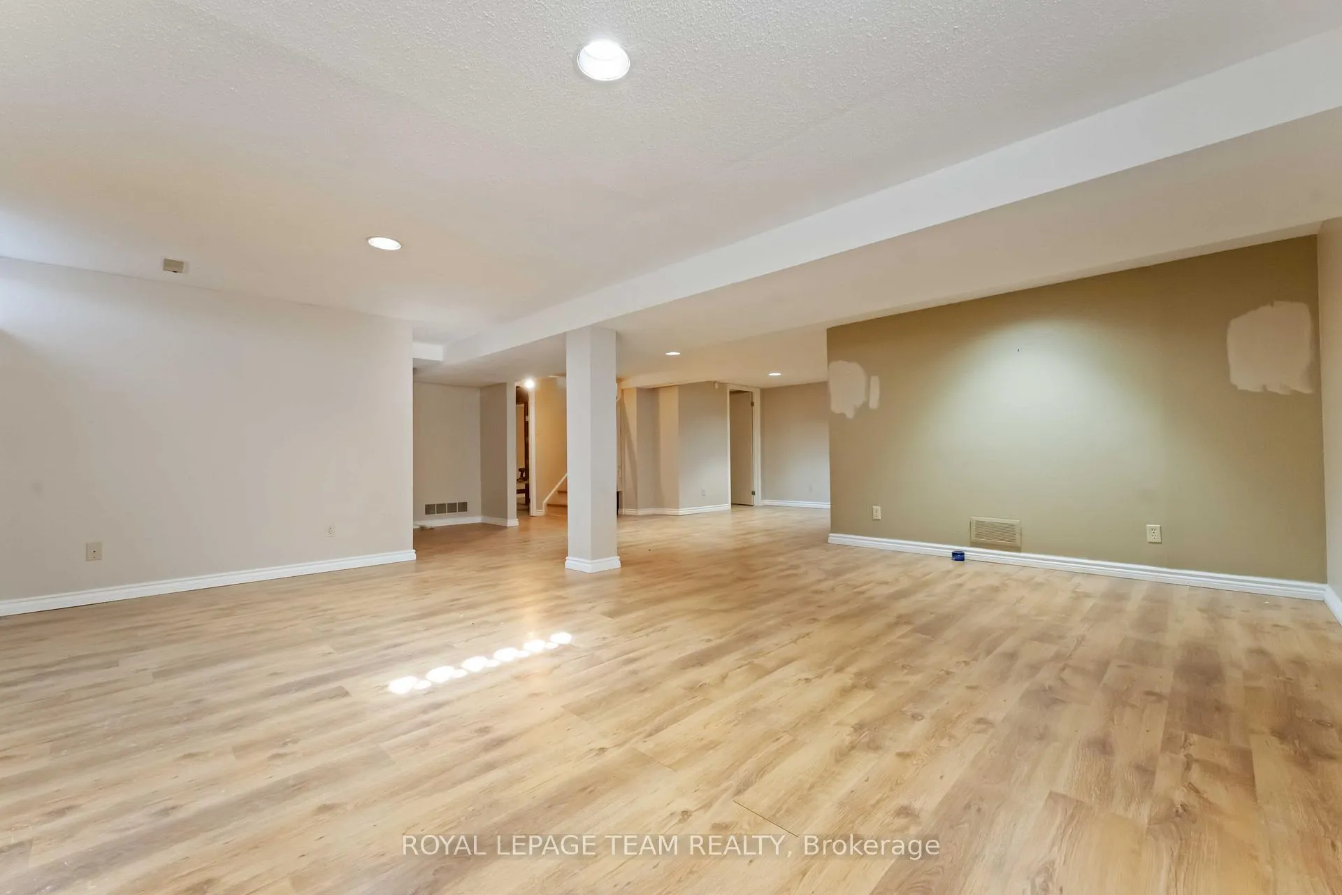Photo 22 of 1094 Alenmede Crescent, Ottawa, Fairfield Heights — HOMEH