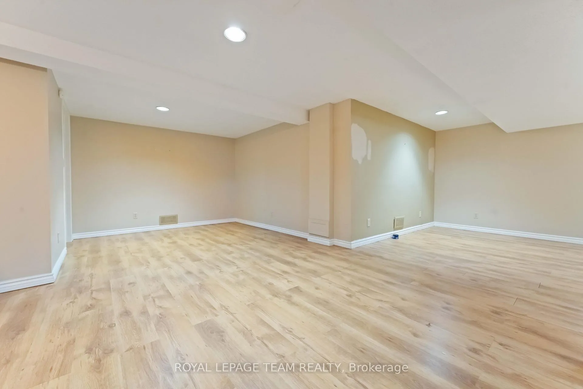 Photo 23 of 1094 Alenmede Crescent, Ottawa, Fairfield Heights — HOMEH