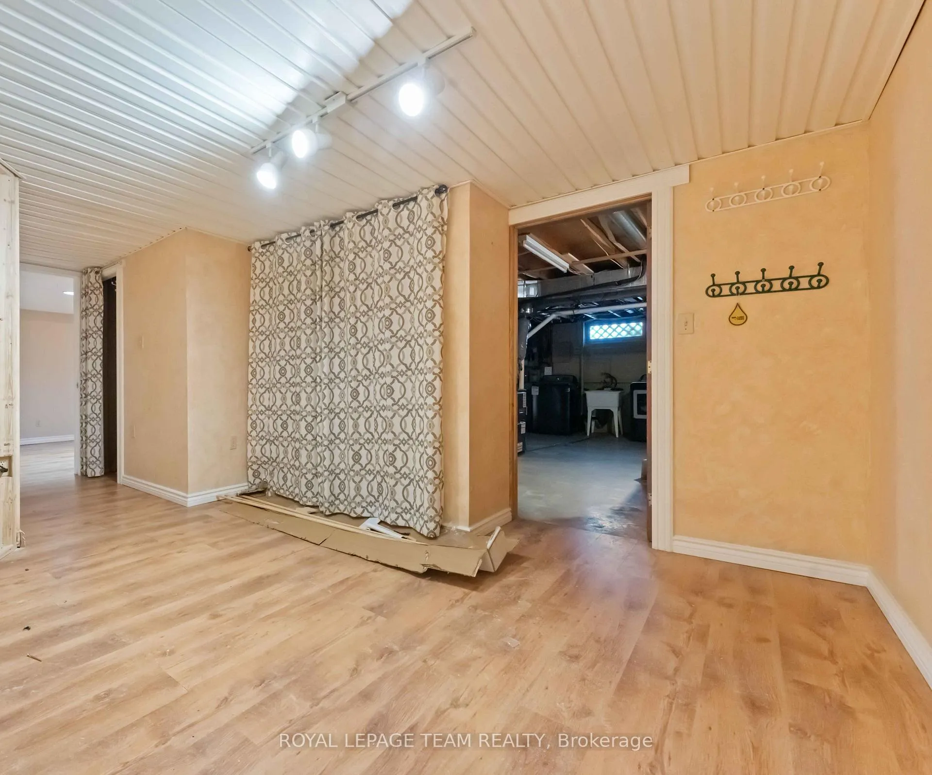 Photo 24 of 1094 Alenmede Crescent, Ottawa, Fairfield Heights — HOMEH