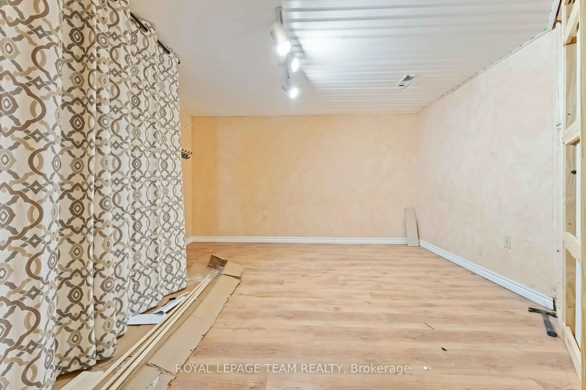 Photo 25 of 1094 Alenmede Crescent, Ottawa, Fairfield Heights — HOMEH