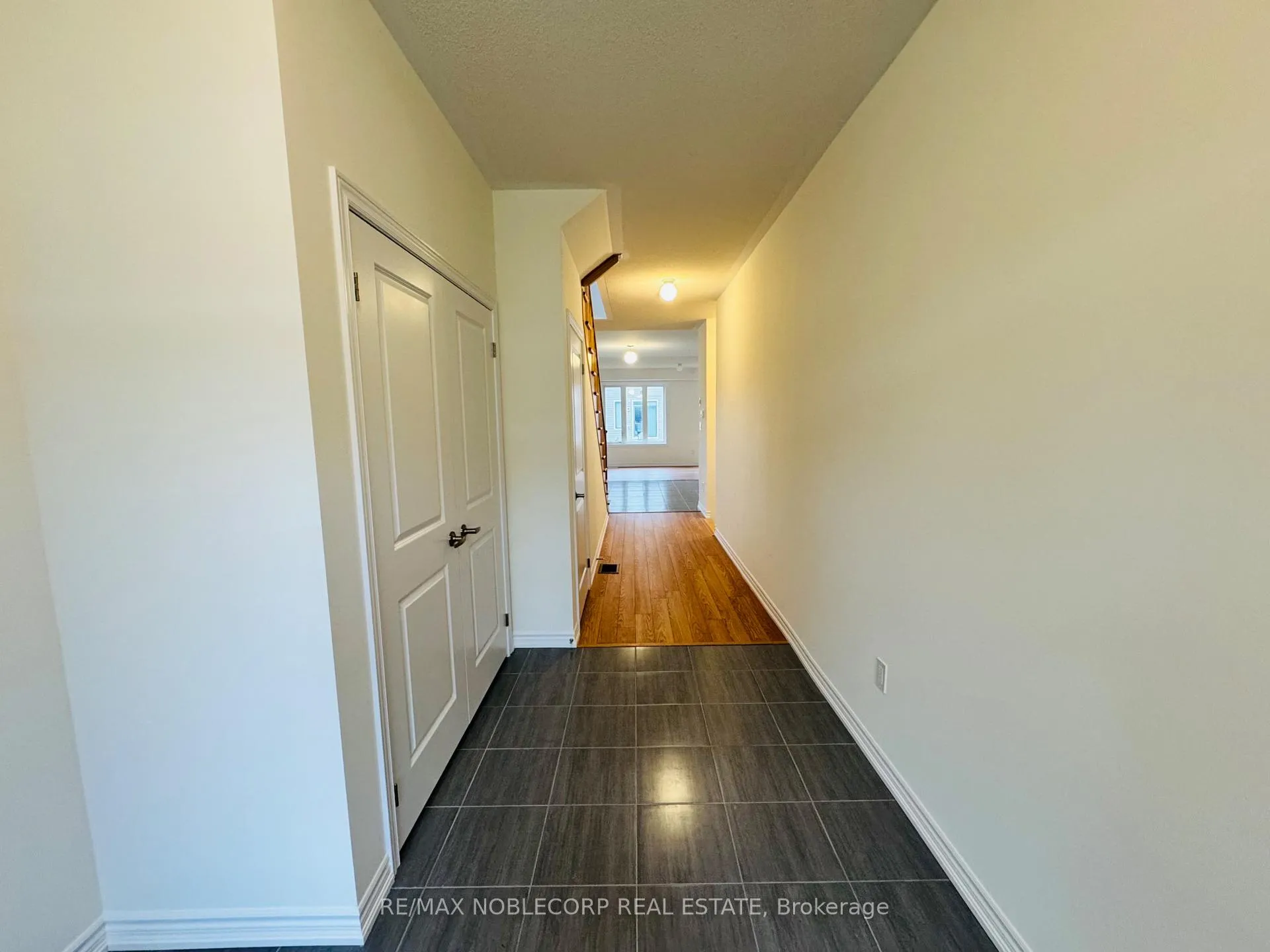 Photo 2 of 12 Prudhoe Terrace, Barrie, Innis-Shore — HOMEH