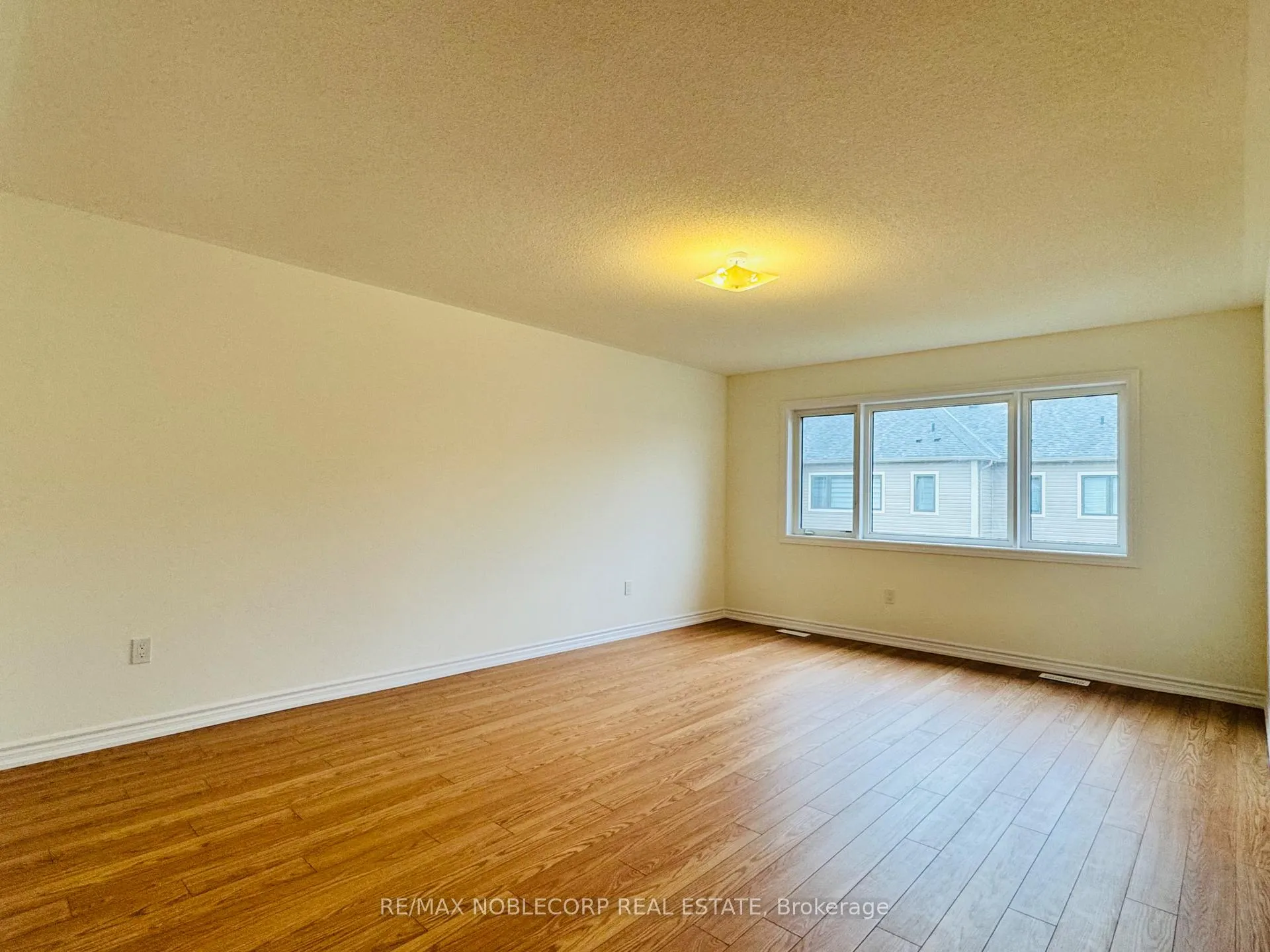 Photo 10 of 12 Prudhoe Terrace, Barrie, Innis-Shore — HOMEH