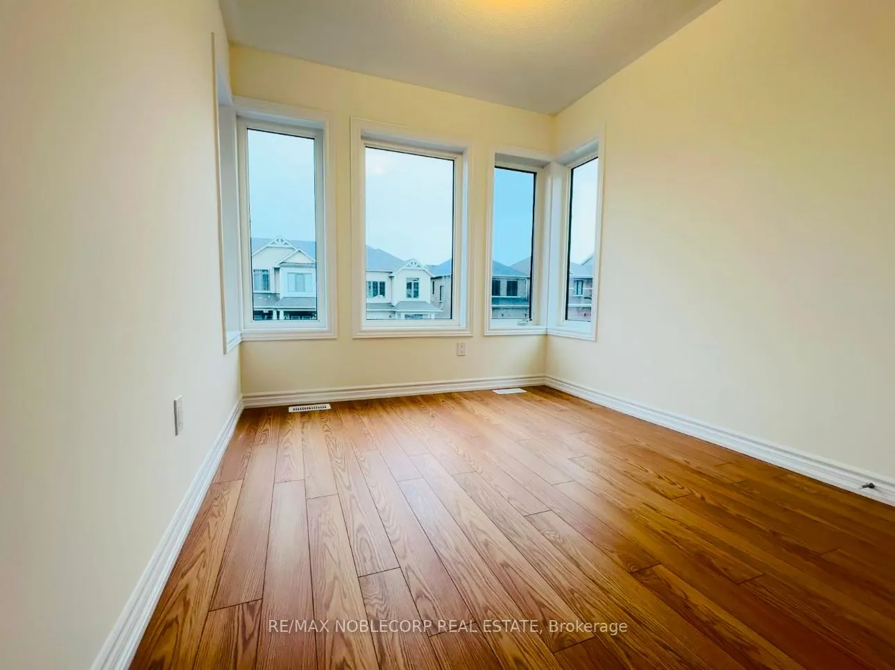 Photo 15 of 12 Prudhoe Terrace, Barrie, Innis-Shore — HOMEH