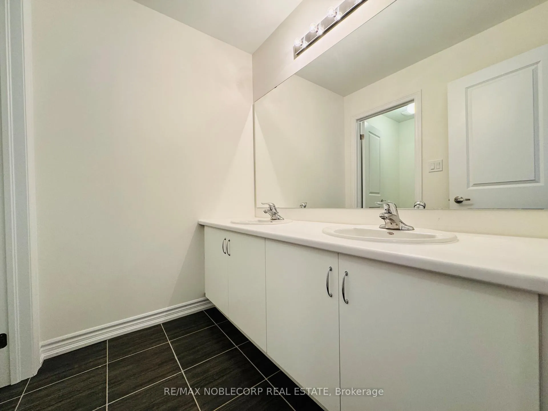 Photo 16 of 12 Prudhoe Terrace, Barrie, Innis-Shore — HOMEH