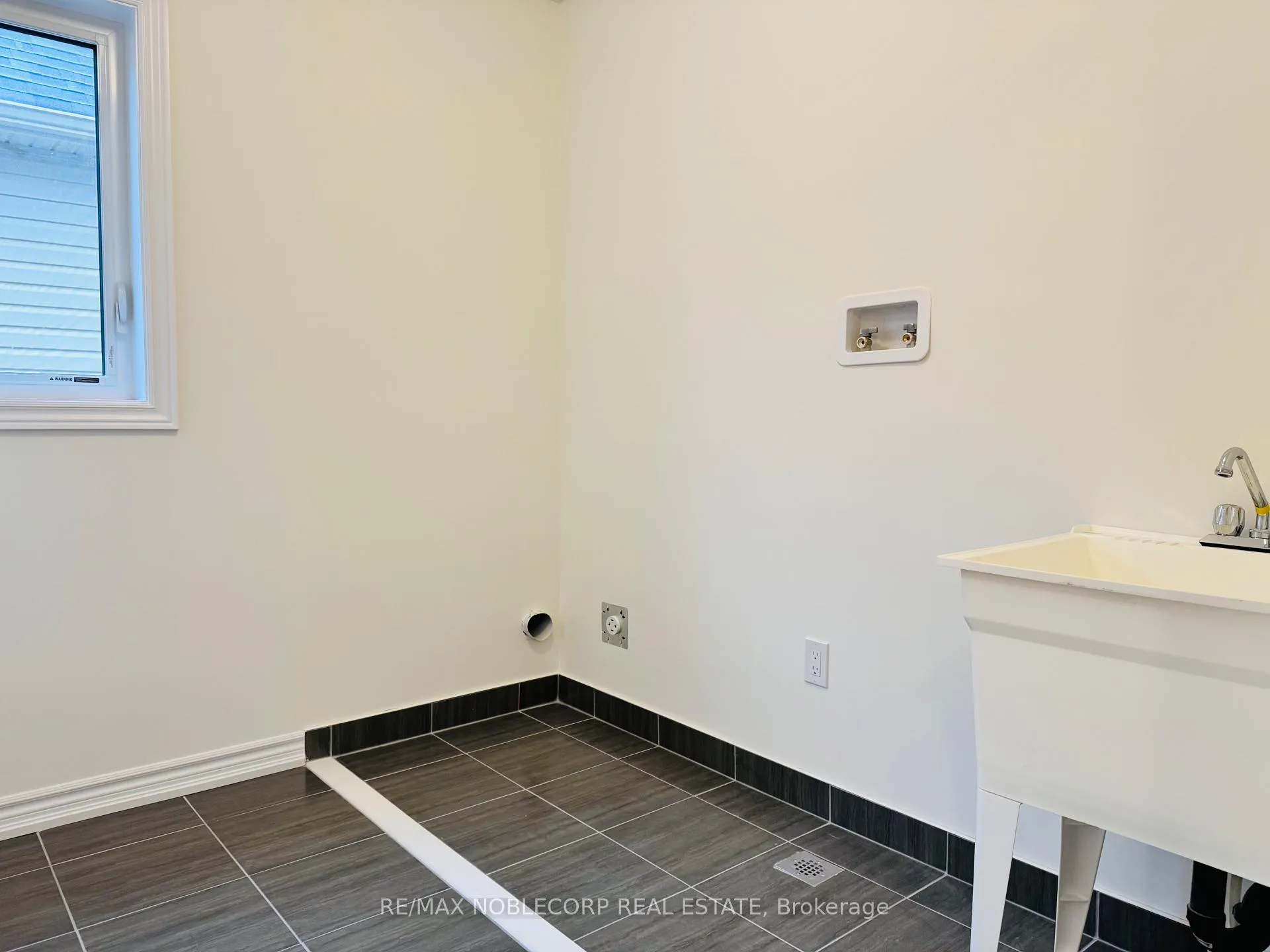 Photo 17 of 12 Prudhoe Terrace, Barrie, Innis-Shore — HOMEH