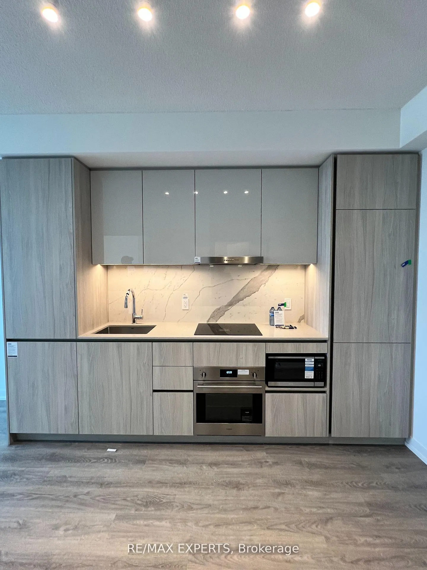 Photo 4 of Unit 2803, 8 Interchange Way, Vaughan, Vaughan Corporate Centre — HOMEH