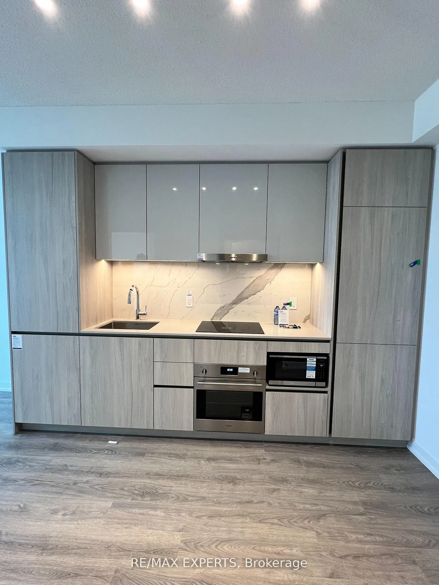 Photo 5 of Unit 2803, 8 Interchange Way, Vaughan, Vaughan Corporate Centre — HOMEH