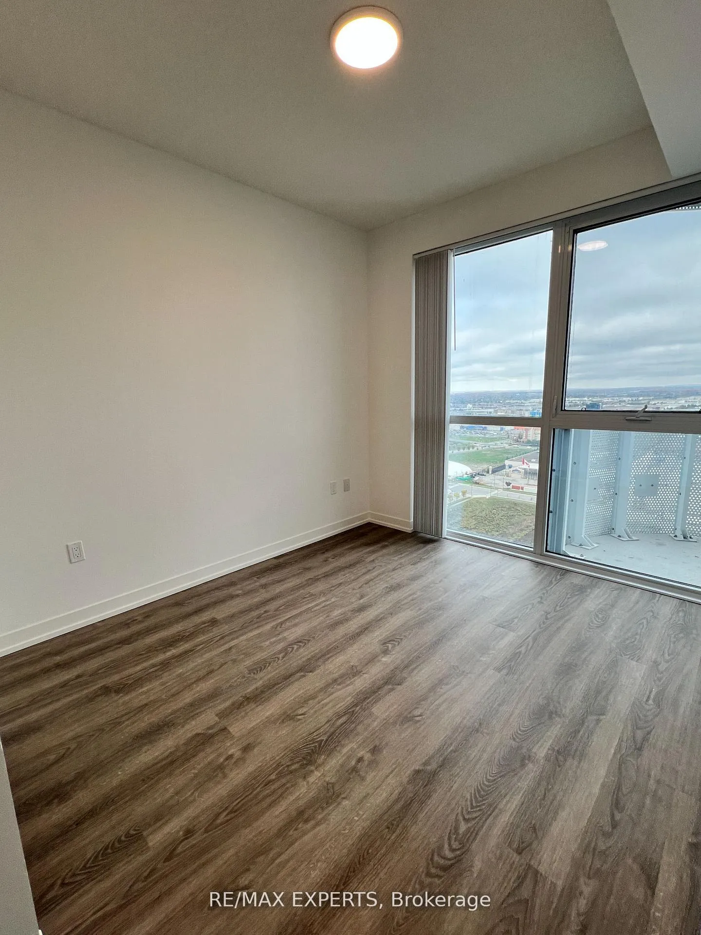 Photo 7 of Unit 2803, 8 Interchange Way, Vaughan, Vaughan Corporate Centre — HOMEH