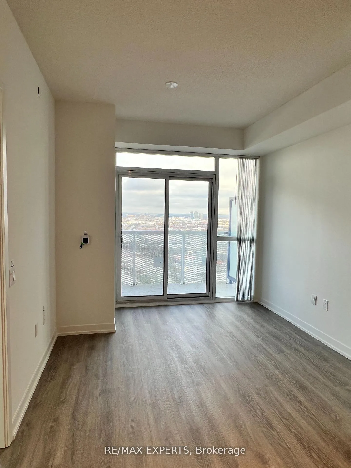 Photo 9 of Unit 2803, 8 Interchange Way, Vaughan, Vaughan Corporate Centre — HOMEH