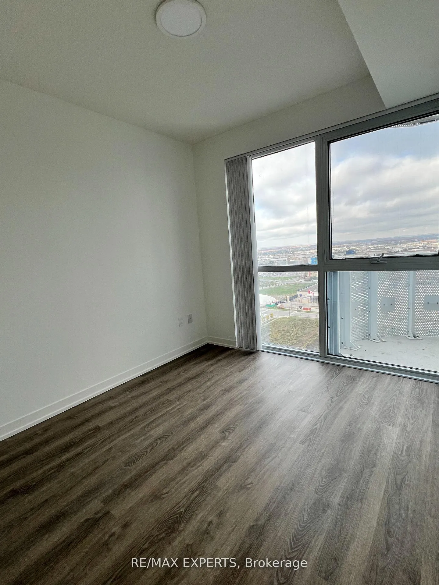 Photo 10 of Unit 2803, 8 Interchange Way, Vaughan, Vaughan Corporate Centre — HOMEH