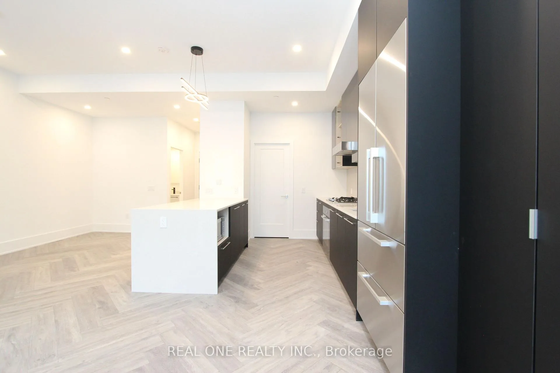 Photo 2 of Unit 122W, 8 Cedarland Drive, Markham, Unionville — HOMEH