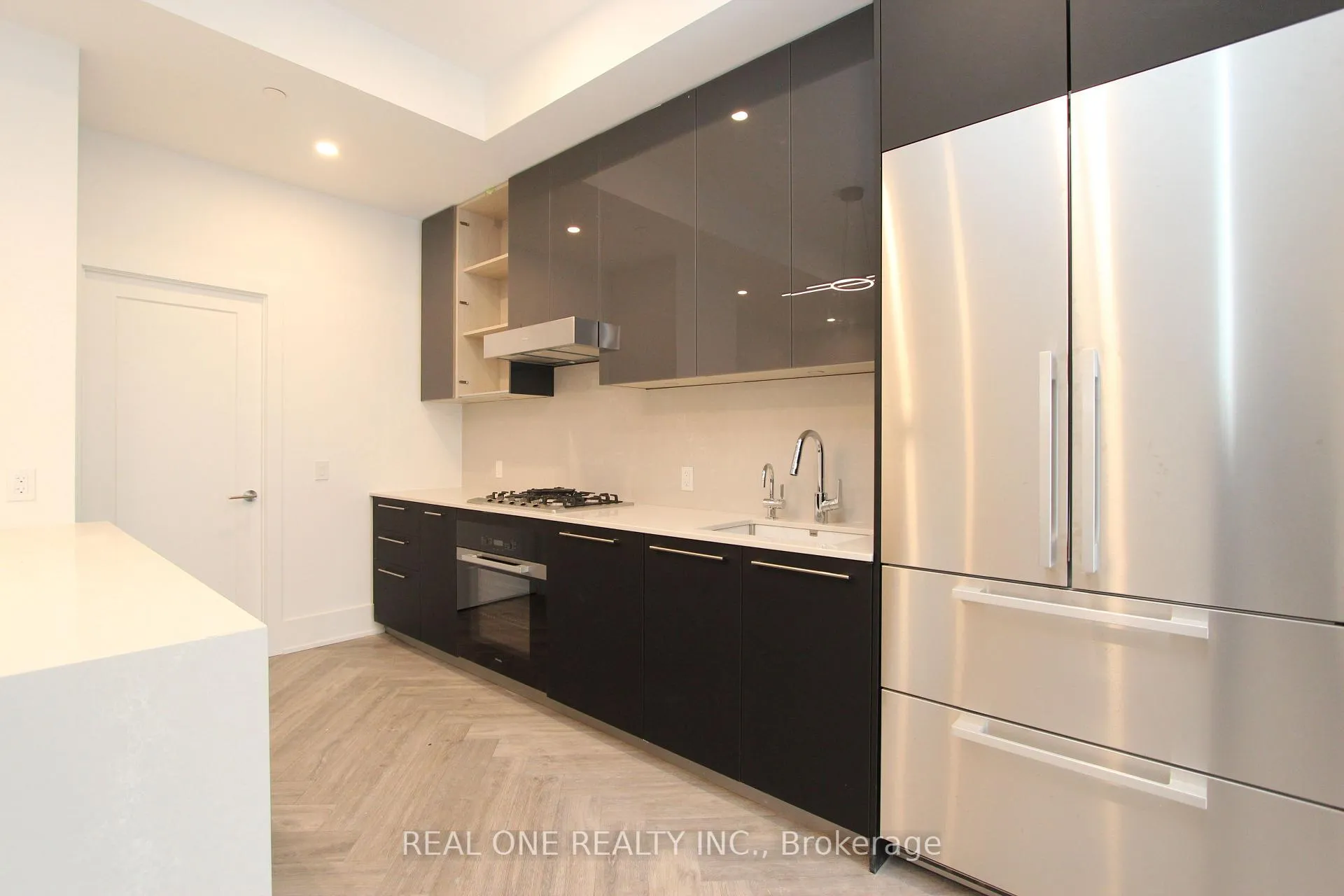 Photo 4 of Unit 122W, 8 Cedarland Drive, Markham, Unionville — HOMEH