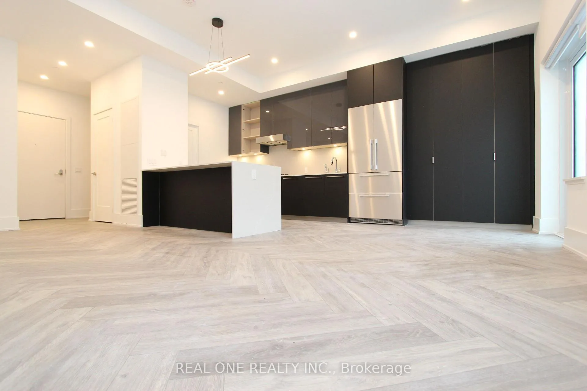Photo 6 of Unit 122W, 8 Cedarland Drive, Markham, Unionville — HOMEH