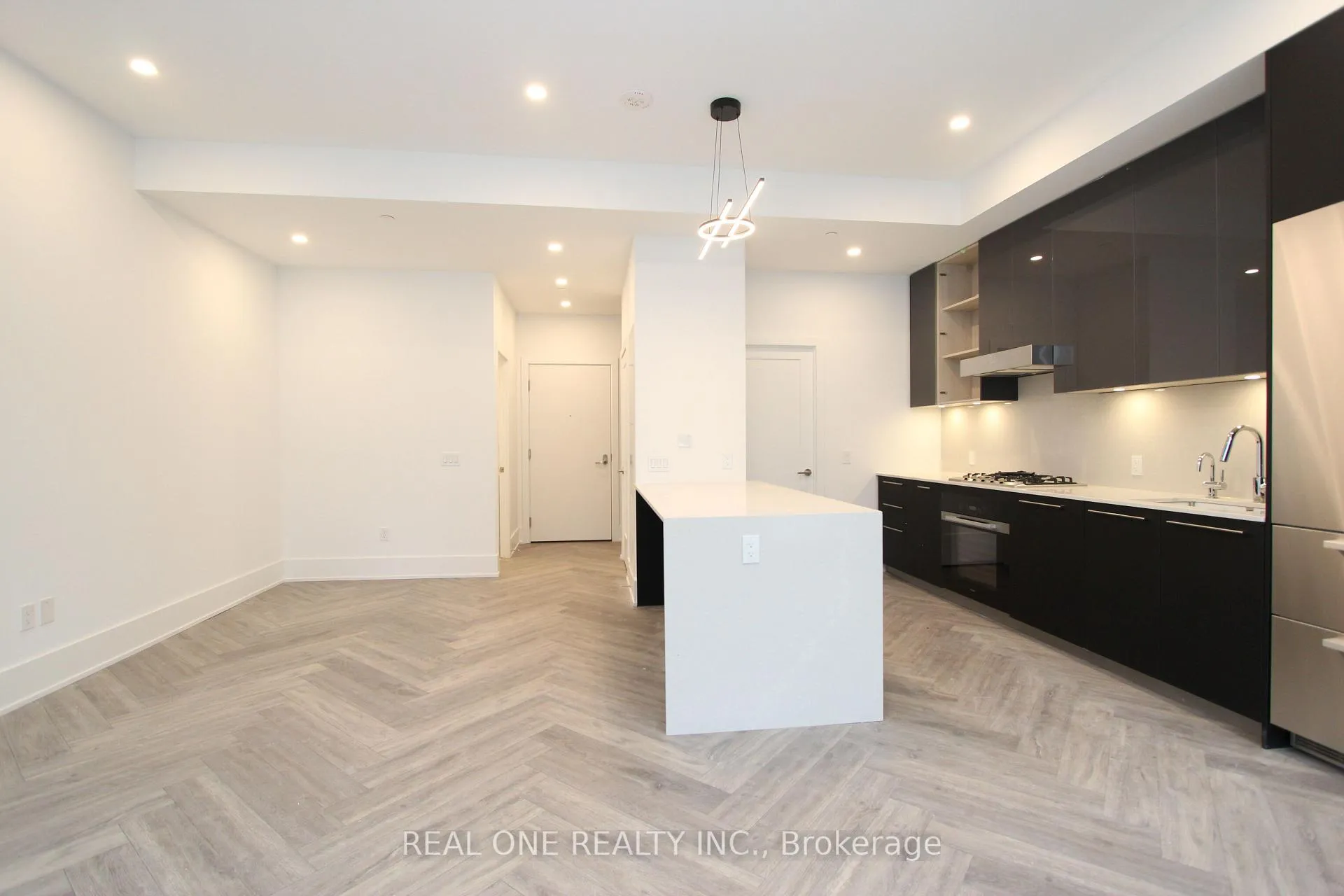 Photo 8 of Unit 122W, 8 Cedarland Drive, Markham, Unionville — HOMEH