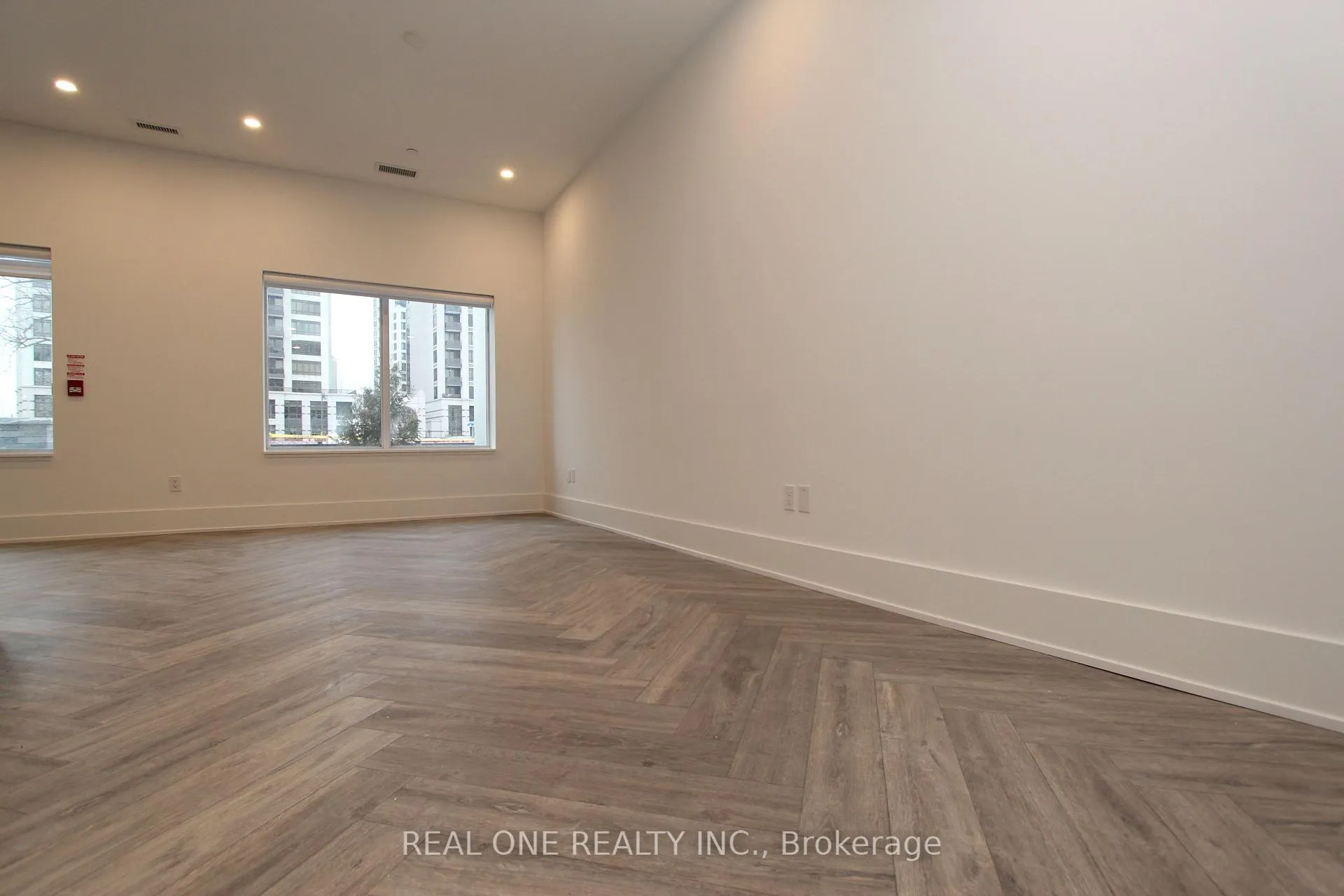 Photo 9 of Unit 122W, 8 Cedarland Drive, Markham, Unionville — HOMEH