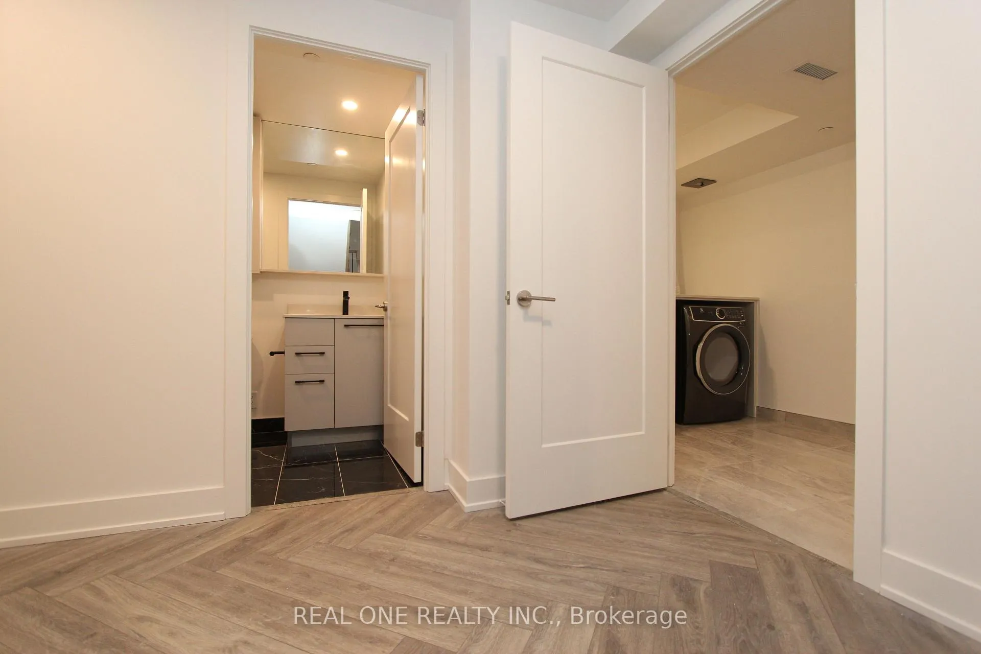 Photo 13 of Unit 122W, 8 Cedarland Drive, Markham, Unionville — HOMEH