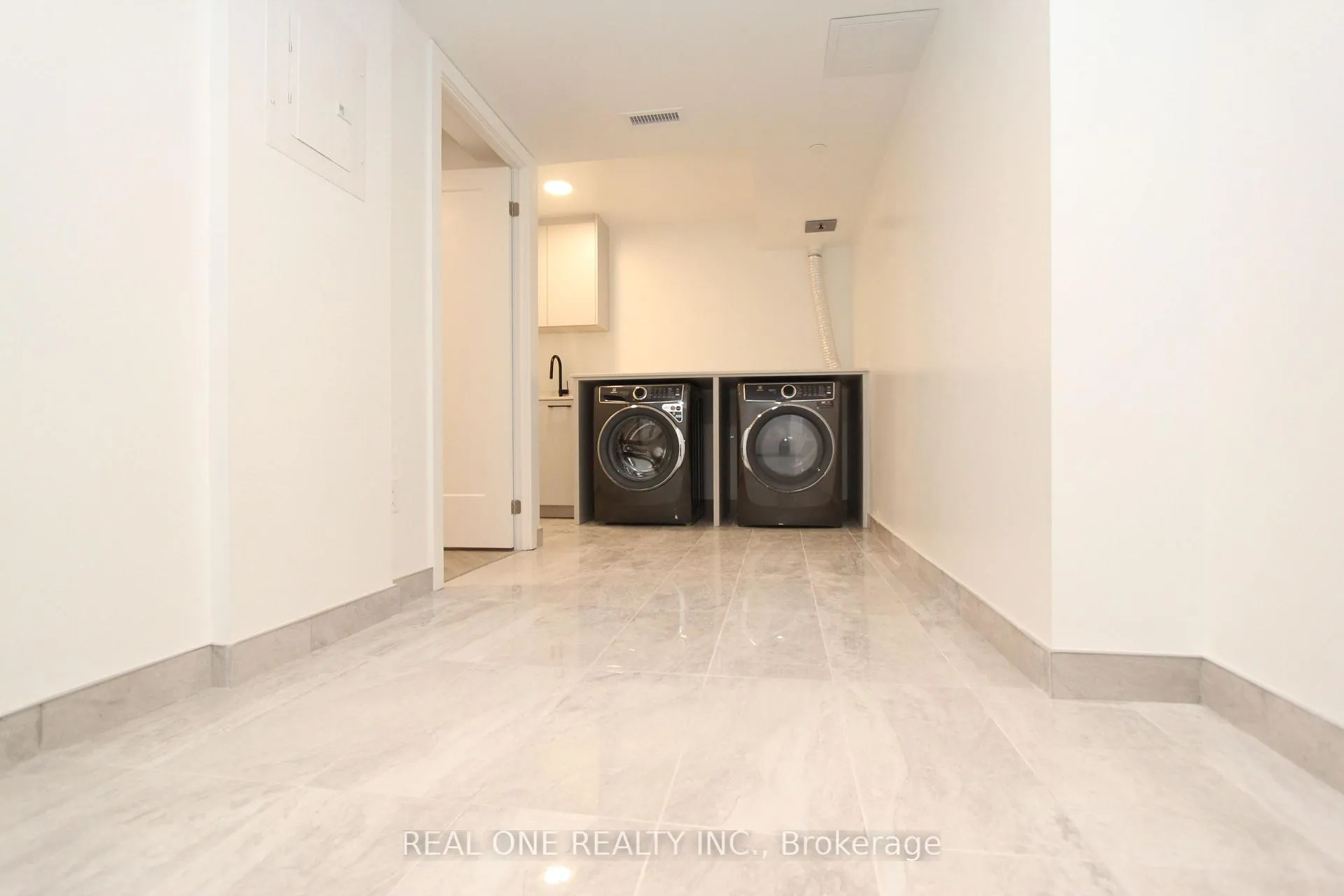 Photo 14 of Unit 122W, 8 Cedarland Drive, Markham, Unionville — HOMEH