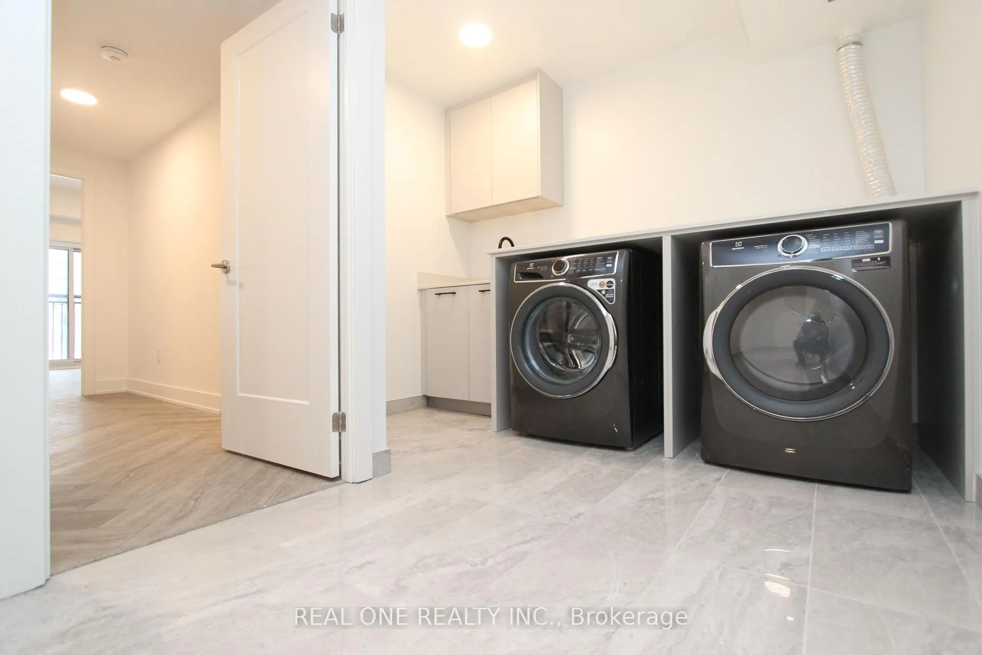 Photo 15 of Unit 122W, 8 Cedarland Drive, Markham, Unionville — HOMEH