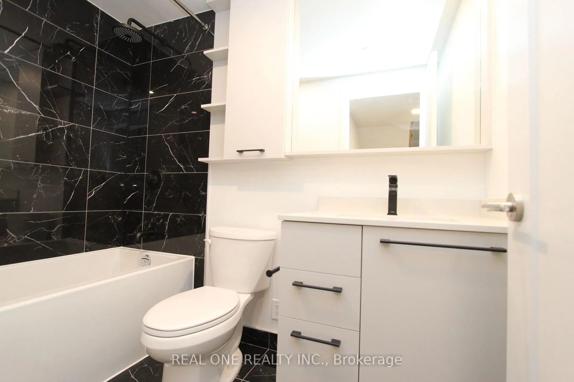 Photo 19 of Unit 122W, 8 Cedarland Drive, Markham, Unionville — HOMEH