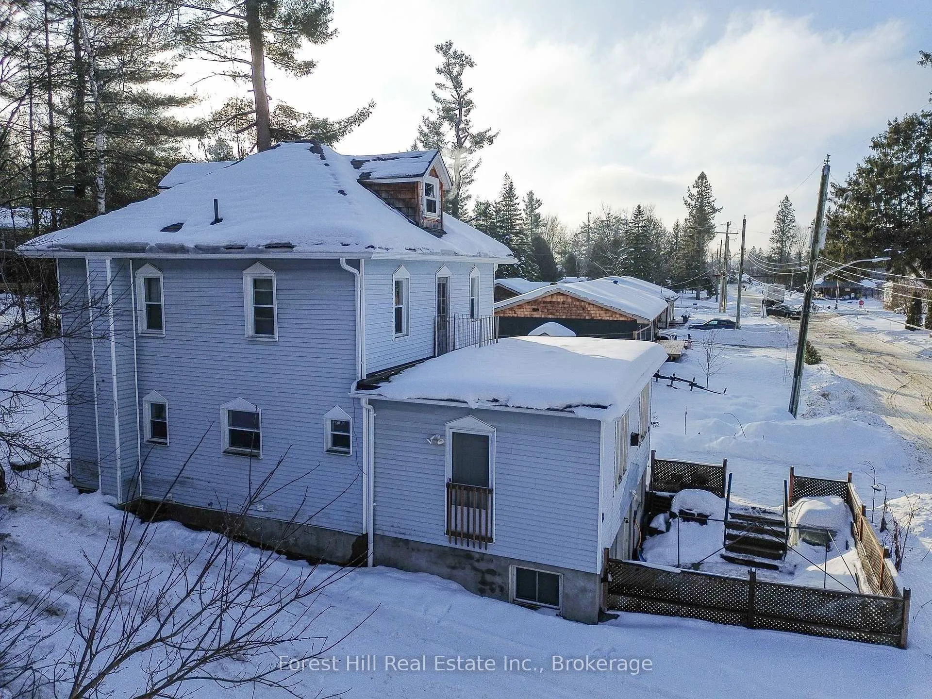 Photo 9 of 132 Richard Street, Bracebridge, Macaulay — HOMEH